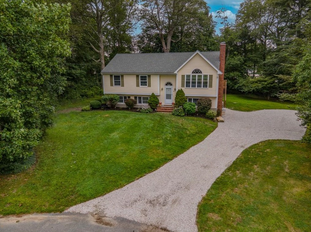 24 Alicia Cir, Tiverton, RI 02878