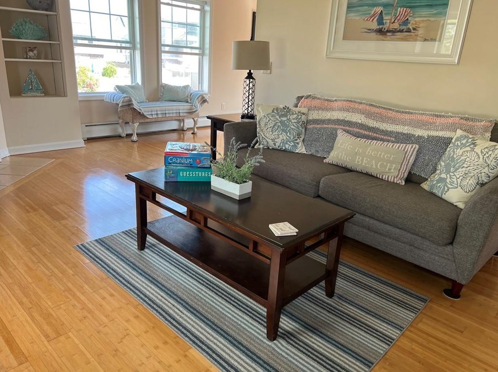 7 Hawthorne Ave, South Kingstown, RI 02882