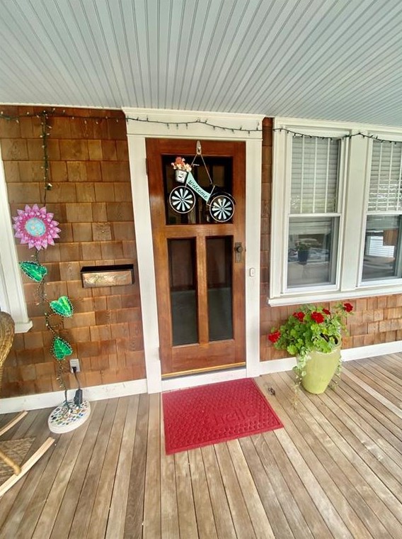 21 Harvey Ave, East Providence, RI 02915-2610