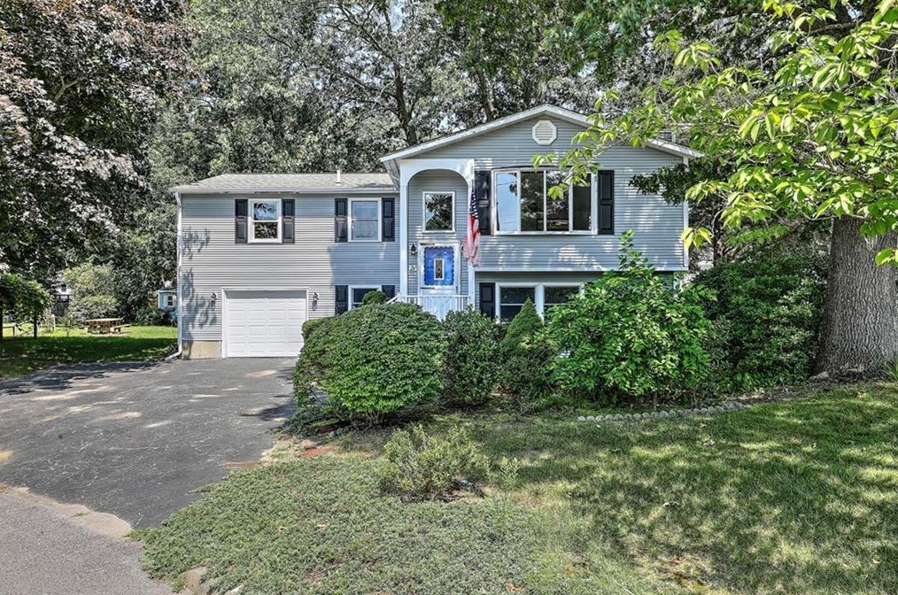 21 Marjorie Ln, Warwick, RI 02886