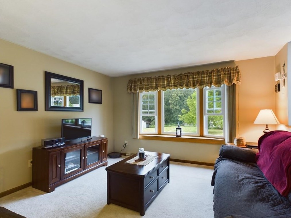 19 Black Walnut Dr, Coventry, RI 02816
