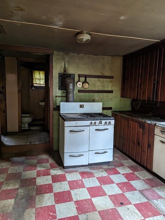 142 Chase Hill Rd, Hopkinton, RI 02804