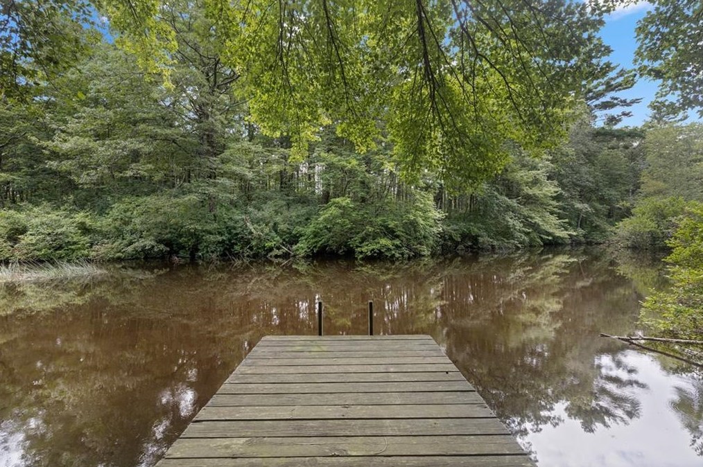 4 Wood River Dr, Richmond, RI 02832