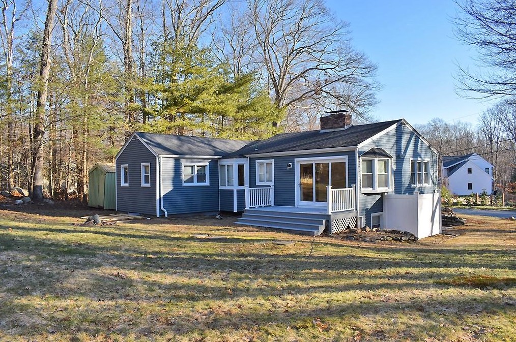 305 Shady Hill Dr, Warwick, RI 02818
