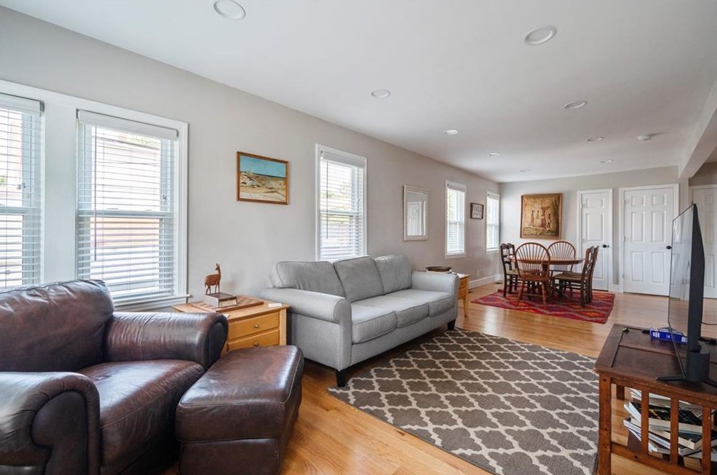 122 Church St, Barrington, RI 02806