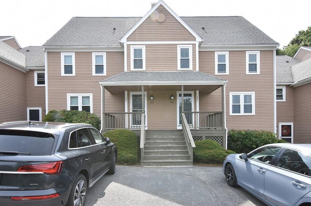 604 Brookhaven Ln #604, Woonsocket, RI 02895