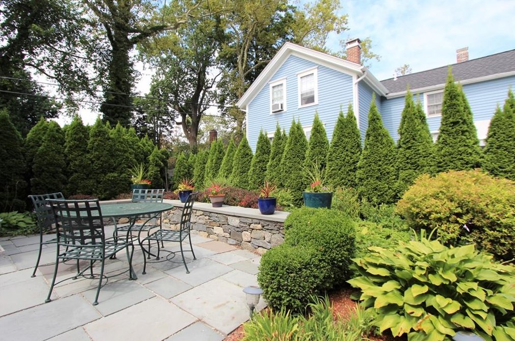 19 Cherry St, Middletown, RI 02840