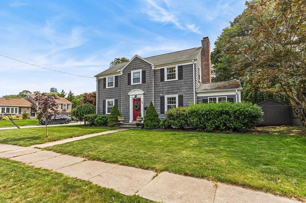 42 Pelham Pkwy, Providence, RI 02911