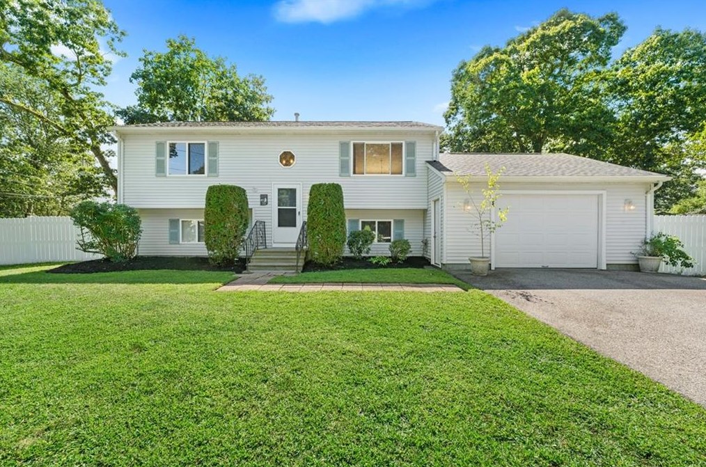 38 Bayonne Ave, Warwick, RI 02889