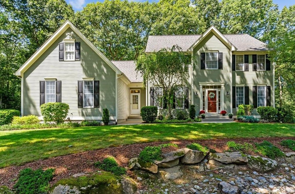 8 Douglas Dr, South Kingstown, RI 02874
