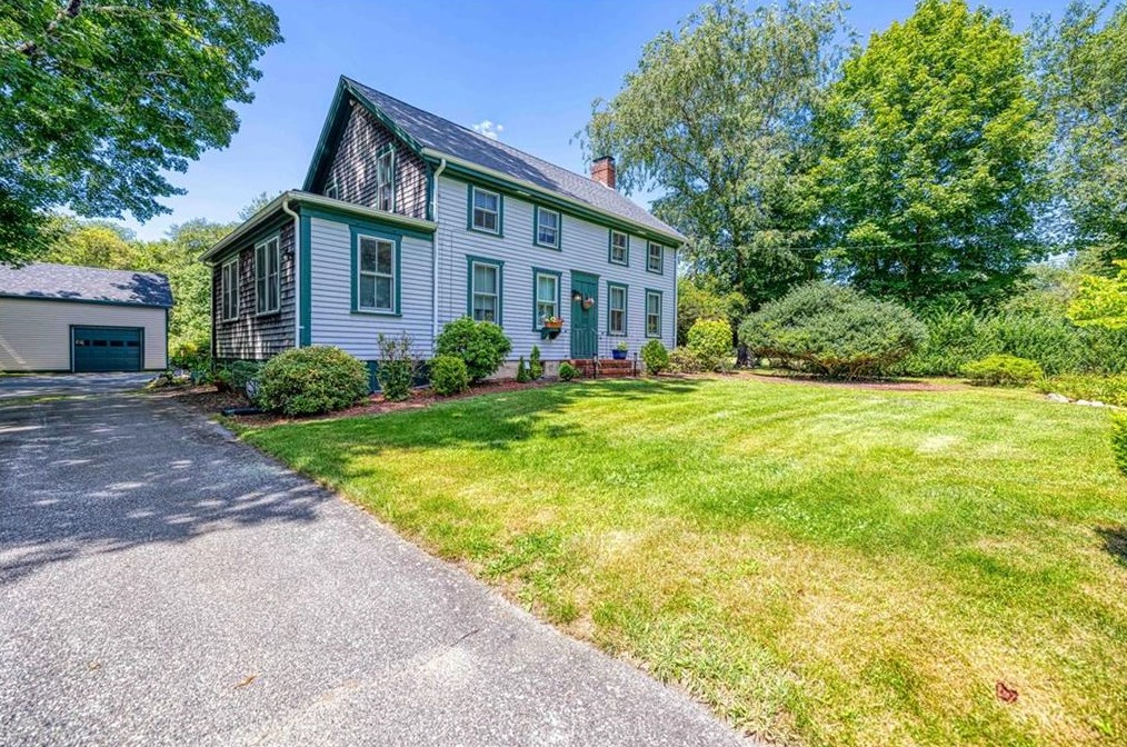 2003 Crandall Rd, Tiverton, RI 02878
