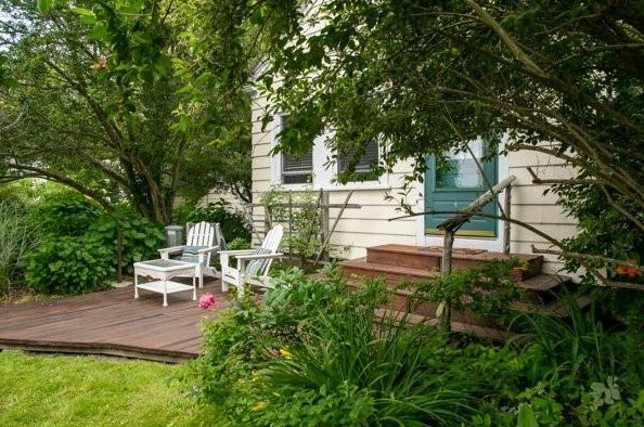 29 Warren Ave, Middletown, RI 02842