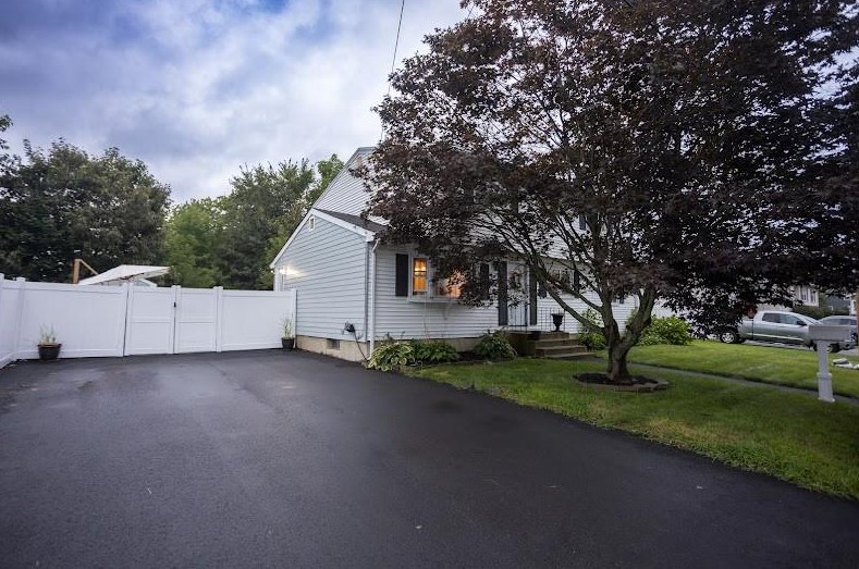 56 Vineland Ave, East Providence RI  02916-3125 exterior