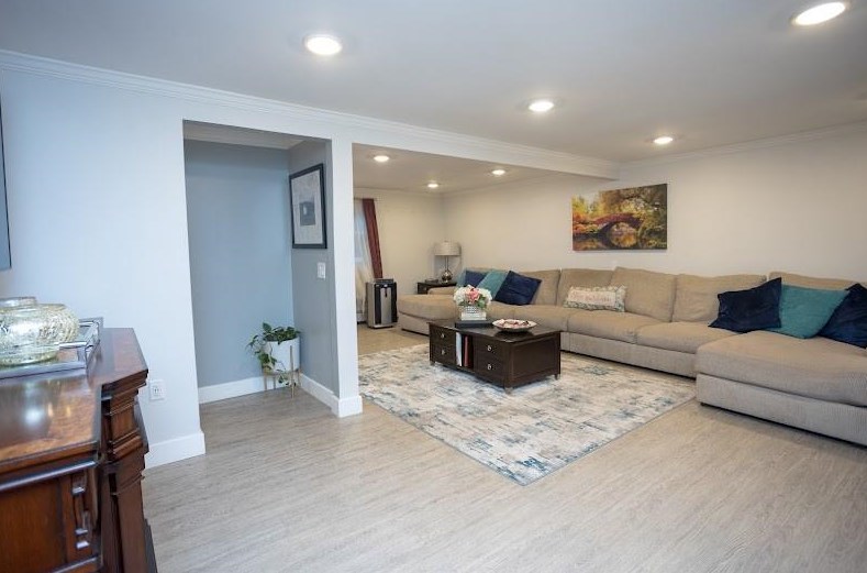 56 Vineland Ave, East Providence RI  02916-3125 exterior