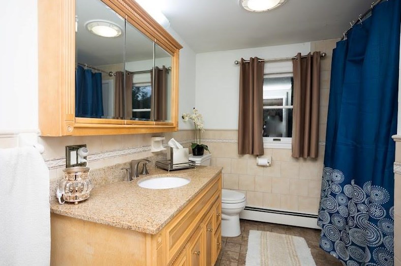 56 Vineland Ave, East Providence RI  02916-3125 exterior
