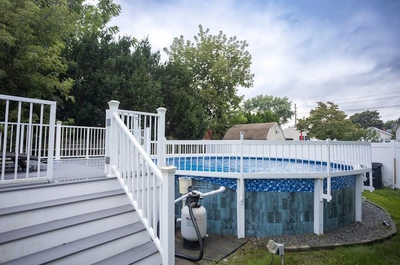 56 Vineland Ave, East Providence RI  02916-3125 exterior