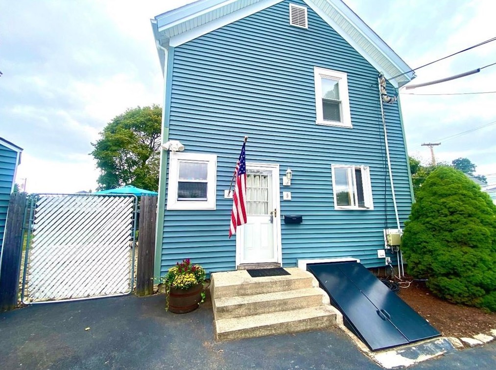 9 Lee St, Pawtucket RI  02861-1753 exterior