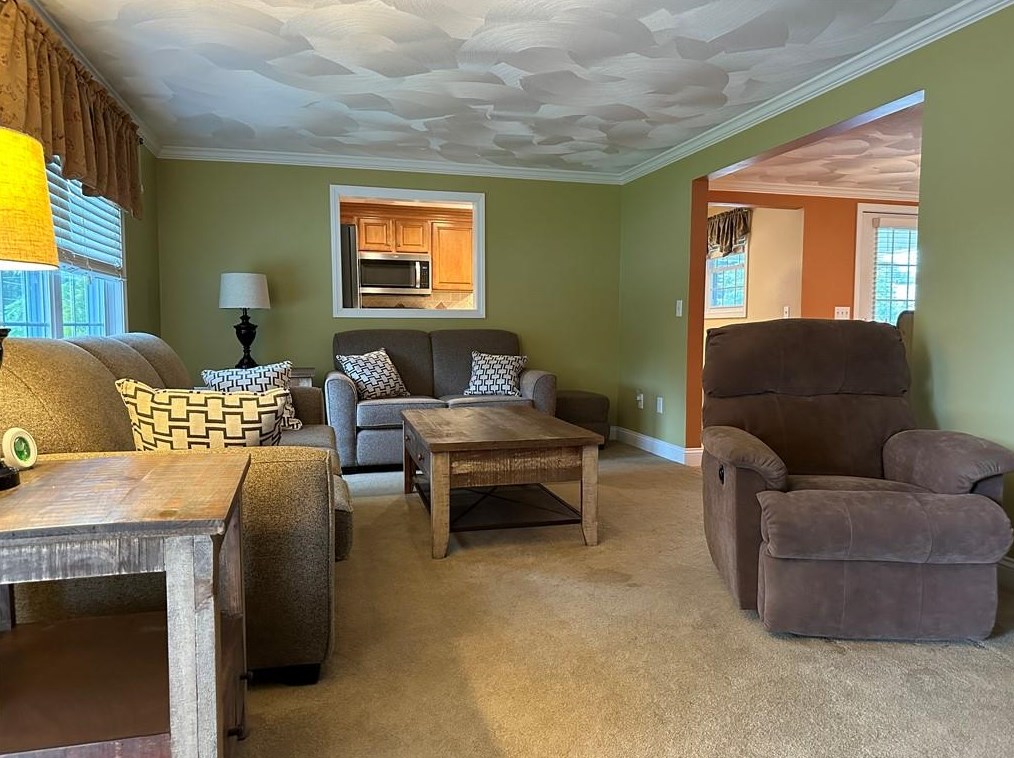 3 Meadow Rd, Scituate, RI 02831-1726