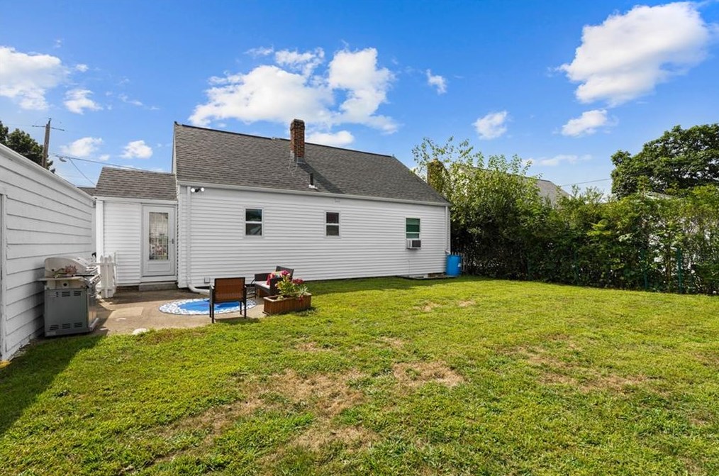 131 Chandler Ave, Cranston RI  02910-2505 exterior