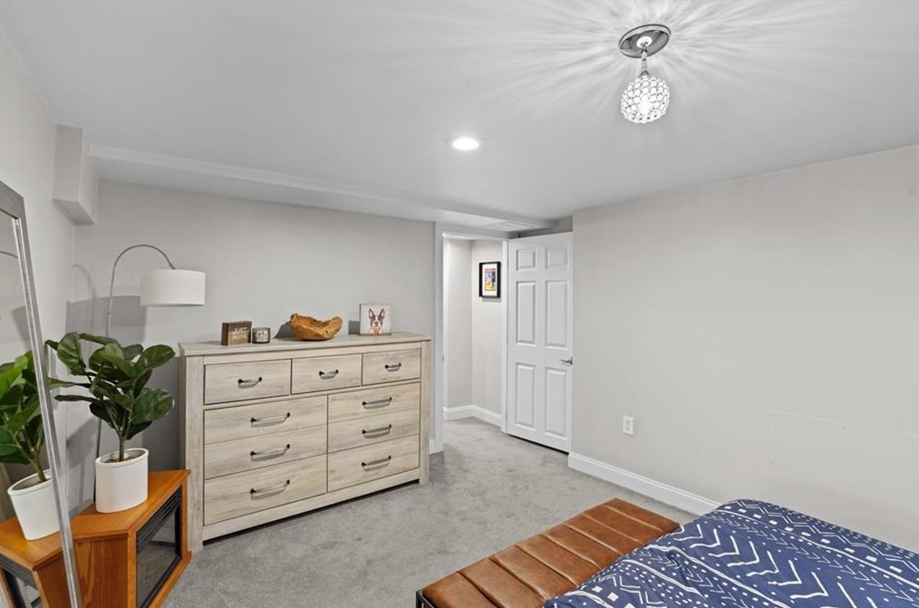 131 Chandler Ave, Cranston RI  02910-2505 exterior