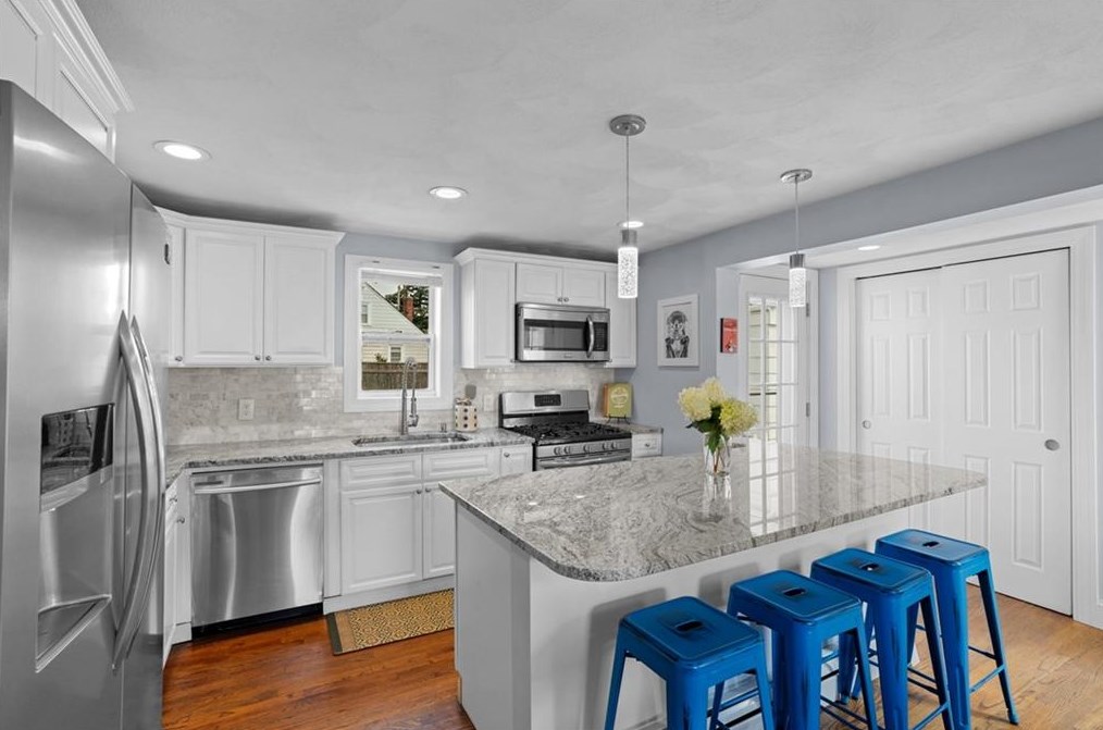 131 Chandler Ave, Cranston RI  02910-2505 exterior