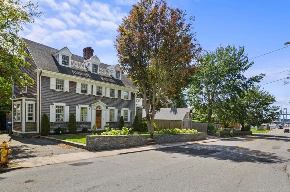 2 Training Station Rd, Middletown, RI 02840