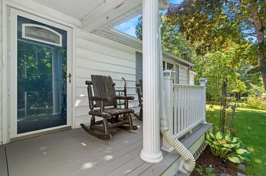 517 Knotty Oak Rd, Coventry, RI 02816