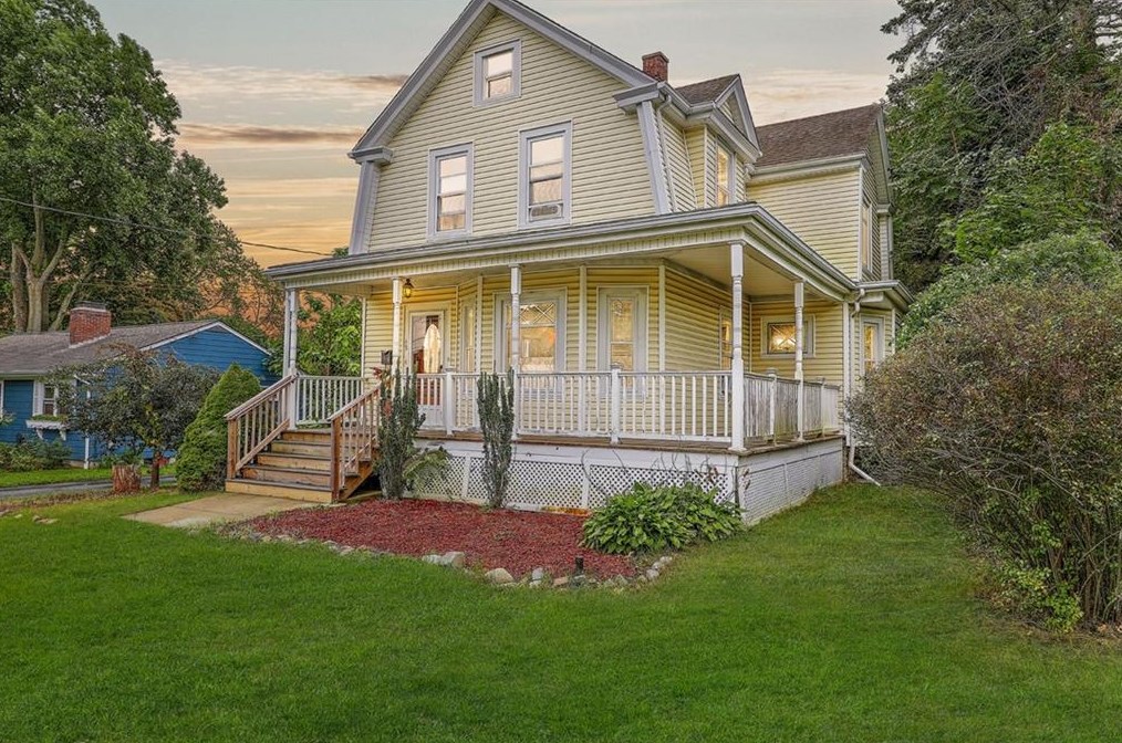 45 Euclid Ave, East Providence RI  02915-3111 exterior