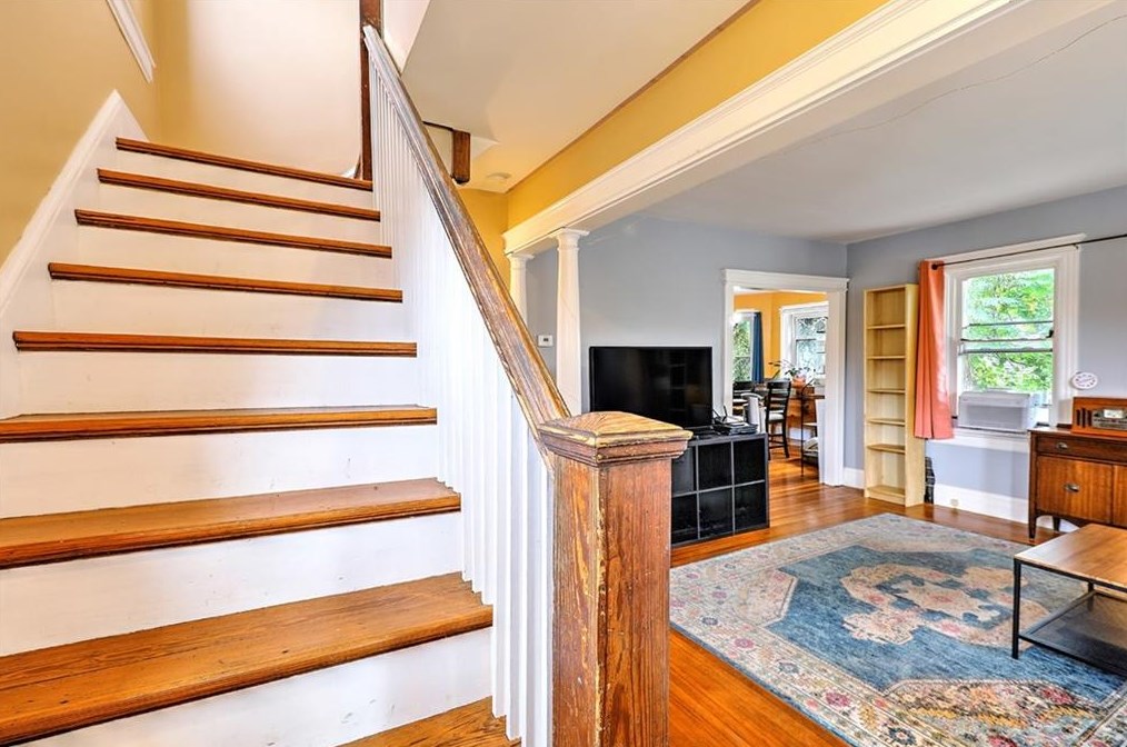 45 Euclid Ave, East Providence RI  02915-3111 exterior