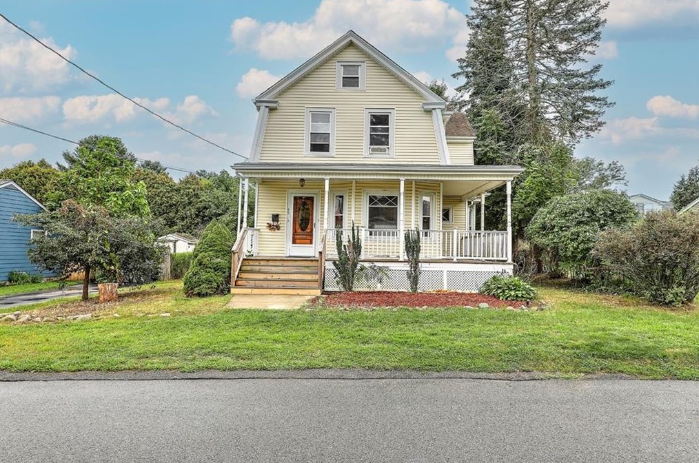 45 Euclid Ave, East Providence RI  02915-3111 exterior