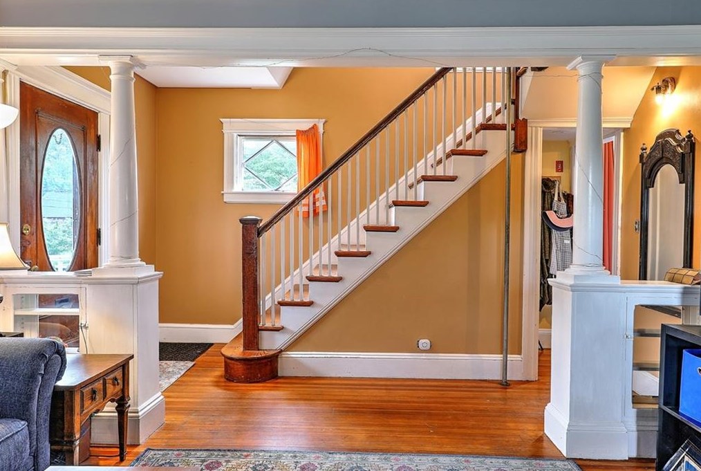 45 Euclid Ave, East Providence RI  02915-3111 exterior
