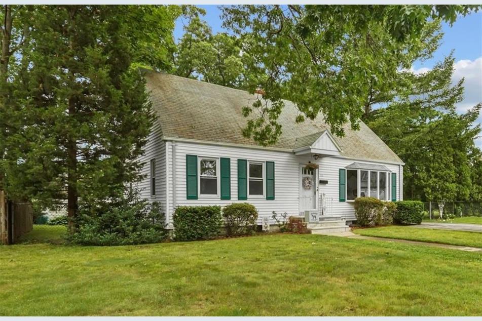 44 Lincoln Ave, Warwick, RI 02888 - MLS 1312317 - Coldwell Banker