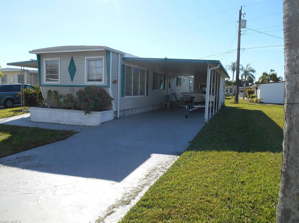 70 Shoreland Dr, Fort Myers, FL 33905-3177