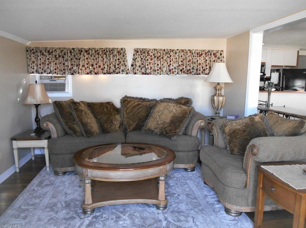 105 Sun Cir, Fort Myers, FL 33905-3143