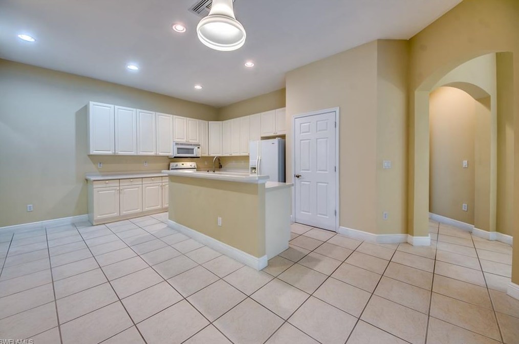 13932 Bently Cir, Fort Myers, FL 33912-1989