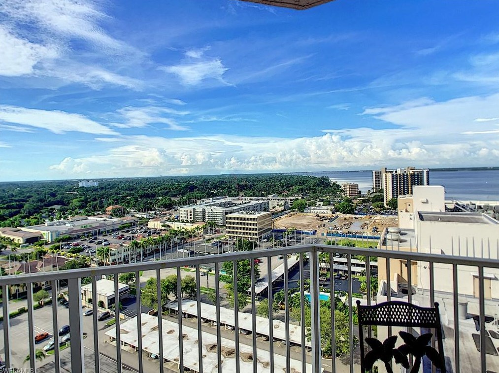 2104 1st St, Fort Myers FL  33901-3224 exterior