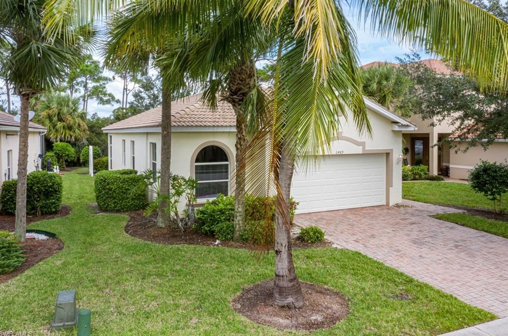 2489 Keystone Lake Dr, Cape Coral, FL 33909-2940