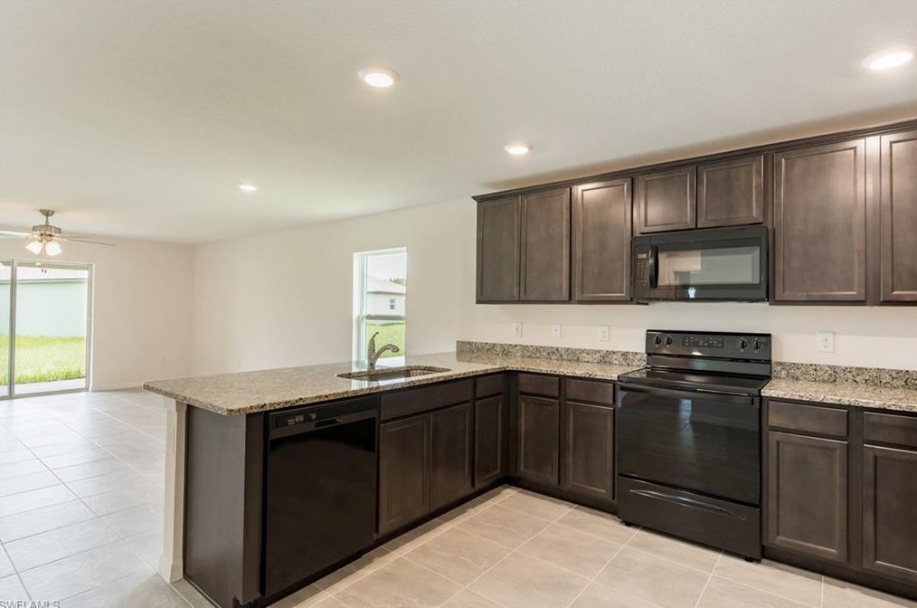 2916 21st Ave, Cape Coral, FL 33993-8359