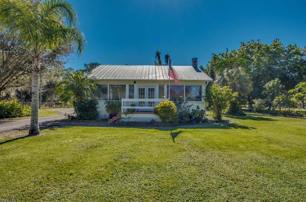 17160 River Rd, Alva, FL 33920-3208