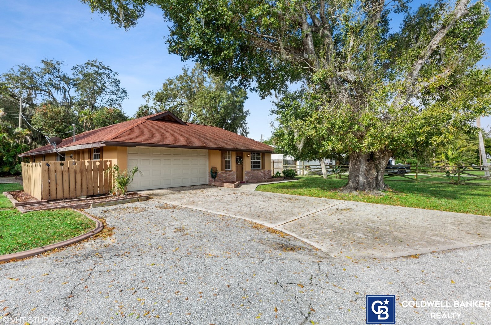226 Kingston Dr, Fort Myers, FL 33905-2564