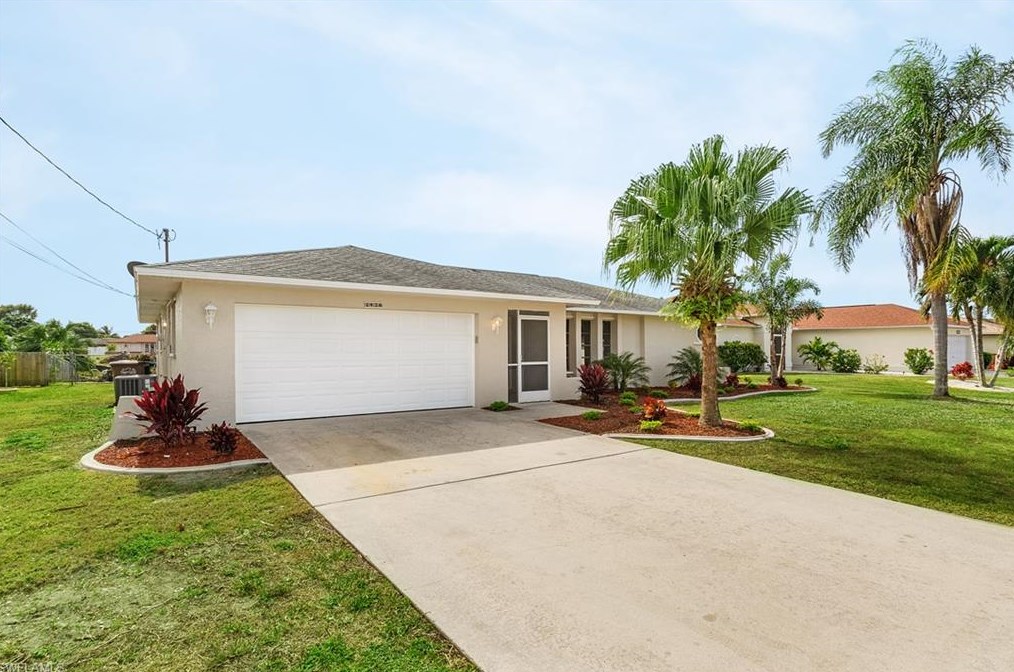 1438 15th Ter, Cape Coral, FL 33909-1568