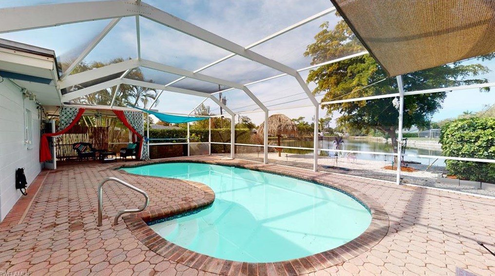 8801 Chatham St, Fort Myers, FL 33907-4203