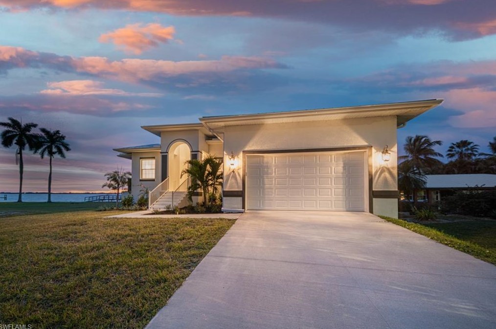 4 Live Oak Ln, Fort Myers, FL 33905-2812