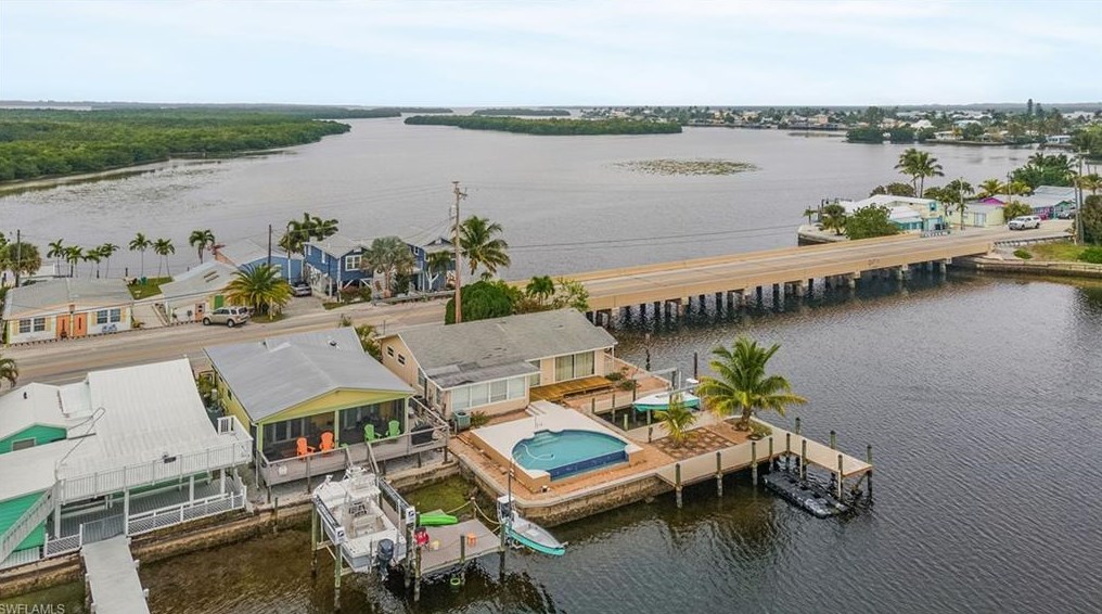 4811 Pine Island Rd, Cape Coral, FL 33993-9784