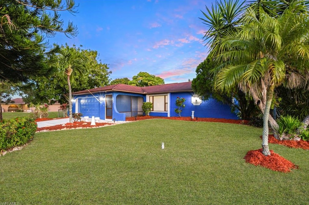 2203 6th Ln, Cape Coral, FL 33990-2727