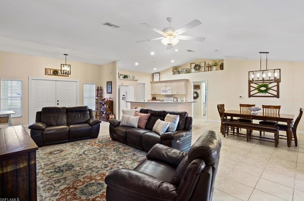 350 Caloosa Estates Dr, Labelle, FL 33935-9664