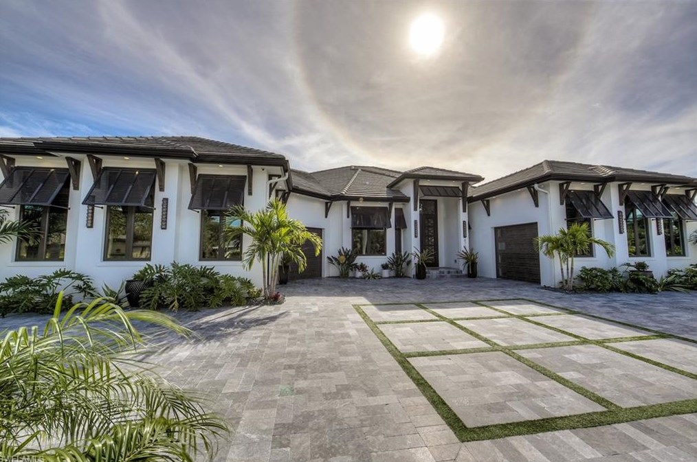 872 Town And River Dr, Fort Myers, FL 33919-5912
