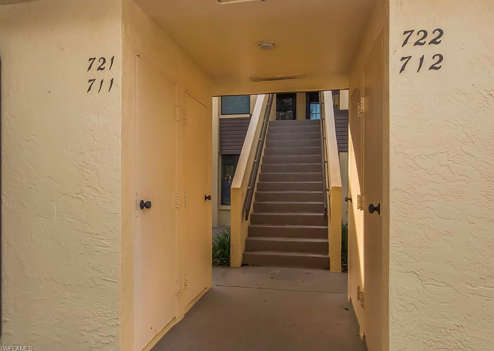 5850 Trailwinds Dr, Fort Myers, FL 33907-8376