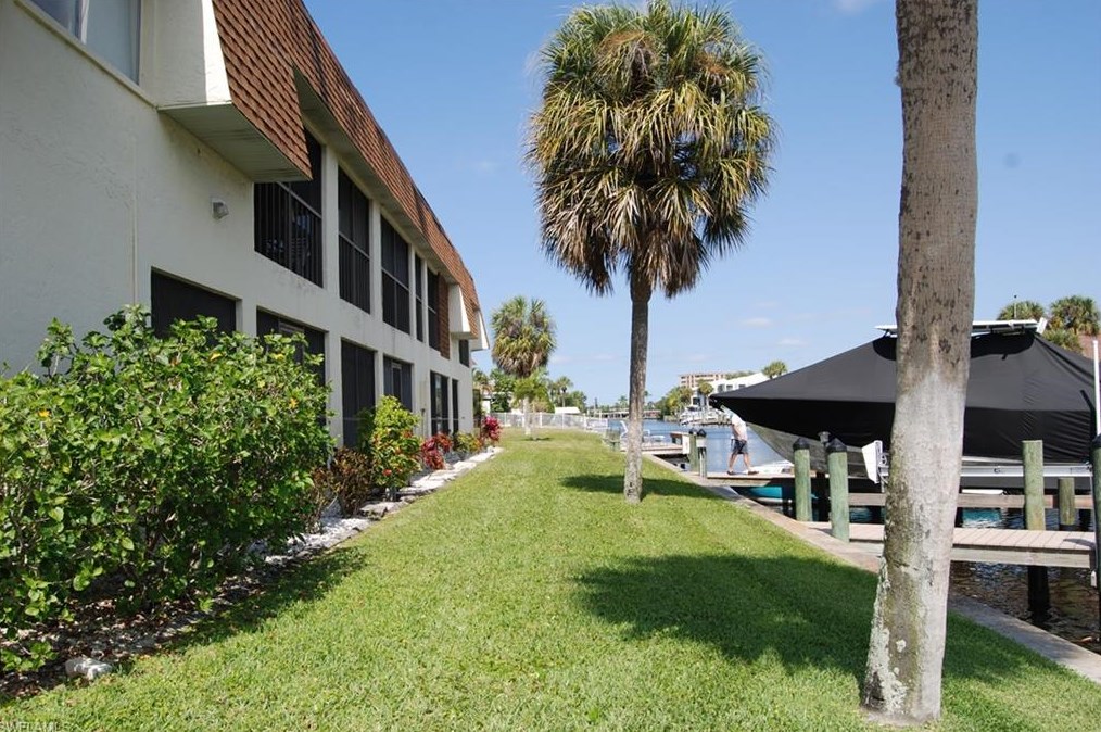 5111 Manor Ct, Cape Coral, FL 33904-5628