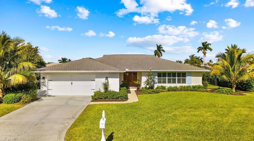 971 Town And River Dr, Fort Myers, FL 33919-5913